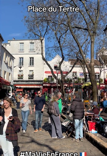 Artists painting and sketching in the lively square of Place du Tertre in Montmartre, where Paris still feels like a bohemian village. #PlaceDuTertre #Montmartre #PlaceduTertre #MaVieEnFrance #FrenchFriesAndElephants #ParisTravel