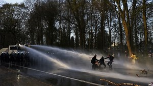 Évacuation violente de près de 2 000 jeunes réunis pour "La Boum" à Bruxelles
