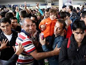 Thousands of refugees receive warm welcome in Germany