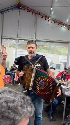 Festas na Madeira tem sempre animação com música popular ❤️ #madeira #visitmadeira #acontecemadeira | Acontece Madeira