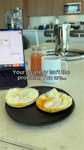 Here's what's actually holding you back: 1️⃣ FOMO makes you enter trades that were never in your playbook 2️⃣ You don't understand your upfront risk. So one bad trade undoes everything 3️⃣ You don't give anything enough time to work before you move on 4️⃣ Early entry, early exit. You never actually let a trade breathe 5️⃣ You don't review your trades, so you keep making the same mistakes Fix yourself. Not the strategy.