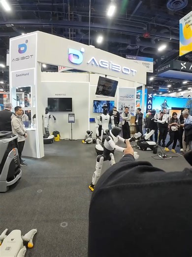 At CES, meet the world’s No. 1 embodied robot by global shipments: Zhiyuan Robot🤖🤖👾🤡#robots #future #progress #funny #endeavor #US #2026CES #work #housework