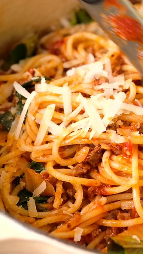 Easy weeknight friendly spaghetti and meat sauce that’s made completely from scratch. RECIPE: https://www.inspiredtaste.net/38940/spaghetti-with-meat-sauce-recipe/ | Inspired Taste