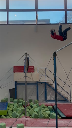 Nicoló Mozzato on Instagram: "🚨 INSTAGRAM VS REALITY 🚨 Who will win? • • • #nicolòmozzato #sportmotivation #funny #funnyvideos #motivation #sport #life #lifemotivation #fly #sportlife #funnyreelsvideo #flytothemoon"