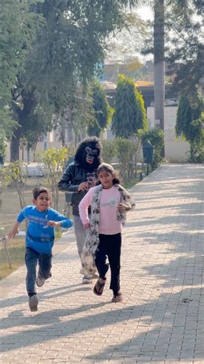 Arhan or unzila ke pichhe ye kaun pad gaya 🙏😭#shorts