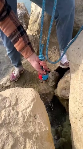 Ocean treasure hunt: Discovering lost coins with a magnet