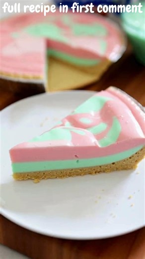 No-Bake Red and Green Jello Swirl Pie Festive Holly Berry Cloud Swirl Pie Recipe Ingredients: 1 pre-made graham cracker pie crust (9-inch) 1 box (3 oz) red Jello (strawberry or cherry) | Easy Recipes