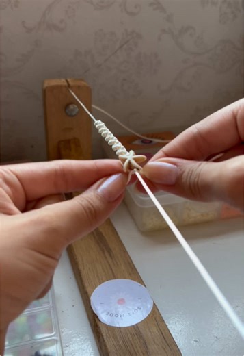 Tutorial para Fazer Pulseira de Macramê Artesanal