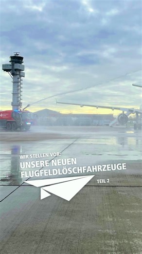 Part 2 der Vorstellung unserer Neuzugänge im #Feuerwehr-#Fuhrpark am #LEJ! 🚒🤗 Hauptbrandmeister Tino zeigt euch die #Löschtechnik, die unseren Feuerwehrleuten durch die 5 neuen #Panther zur Verfügung stehen. 🧯💡 Sieht in #Action ganz schön beeindruckend aus, oder? Und auch die Zahlen rund um die #Wassermassen, die die beiden Monitore in kürzester Zeit zu Tage befördern, sind faszinierend, nicht? 💦🤯 #feuerwehr #amflughafen #leipzighalleairport 🎶 Willyecho - Welcome to the Fire | Leipzig/Hal