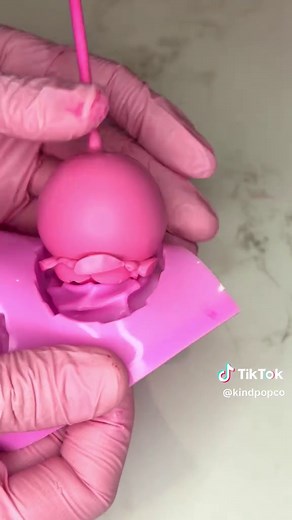 Mastering the Rose Cake Pop Technique