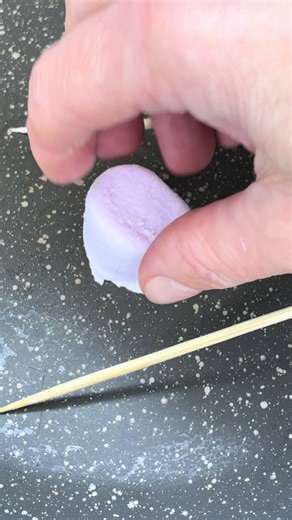 ASMR marshmallow on a pan. I spread the marshmallow across the surface, then lift it with sticks, creating a big, beautiful sticky web. Soft sounds, slow moves, and pure satisfaction. #ASMR #MarshmallowASMR #Satisfying #OddlySatisfying #FoodASMR