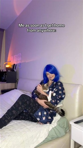 Do you have a pet at home? Who’s waiting for you when you get back? 🐶🐱❤️