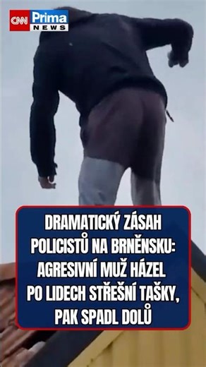 Drama na Brněnsku. Muž vylezl na střechu rodinného domu a začal ohrožovat okolí.