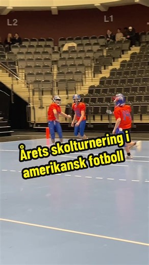 Häng med på årets skolturnering i amerikansk fotboll arrangerad av Kristianstad Predators. Mitt lag Öllsjö/Vä vann båda sina gruppspelsmatcher överlägset och gick till final. Finalen var otroligt jämn men i slutminuterna avgjorde Nosaby/Montessori. Tung förlust såklart men grymt bra spelat av våra elever. #amerikanskfotboll #kristianstadpredators #skolturnering #idrottslärare