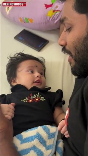 தேவதை 😍 அப்பா பாடுறத மெய் மறந்து ரசிக்குறாங்க 🎀😘 Cute Video