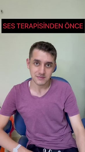 Mutasyonel falsetto( puberfoni) genellikle ergenlik çağında görülen, tedavi edilmezse ileri yaşlara kadar devam eden, sesin normalden ince çıktığı bir hastalıktır. Sebebi genelde gencin yeni kalın sese alışamaması ve psikolojik etkenlerdir. Muayene normaldir. Ses terapisi ile uyumlu hastalarla genelde bir kaç seansta çözülür ve hasta kendine uygun sese kavuşur. #mutasyonelfalsetto #mutationalfalsetto . Mutational falsetto (puberphony) is a voice disorder that is usually seen in adolescence, cont