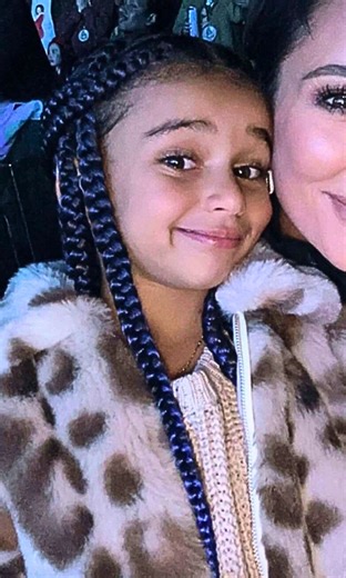Dream's blue hair extensions 💙