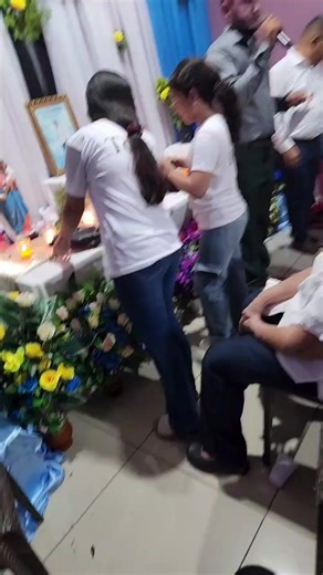 No tengo como pagarles todo el aprecio, el amor ,que nos han mostrado en este duro momento con la perdida de nuestro hijo Anthony Carcamo .Es una prueba muy grande la que estamos pasando pero se que Dios tiene un propósito y el nos lo quito por que ya necesitaba ese angelito aya en el cielo y desde aya el nos cuidara asi como me lo prometió aqui en la tierra. Sus palabras de aliento que me dieron ,cada abrazo , cada mensaje, cada llamada han confortado mi alma tengo muchas preguntas sin respuest