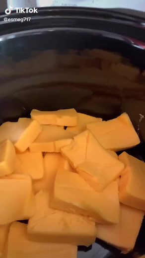 Delicious Crock-Pot Nacho Cheese Dip Recipe