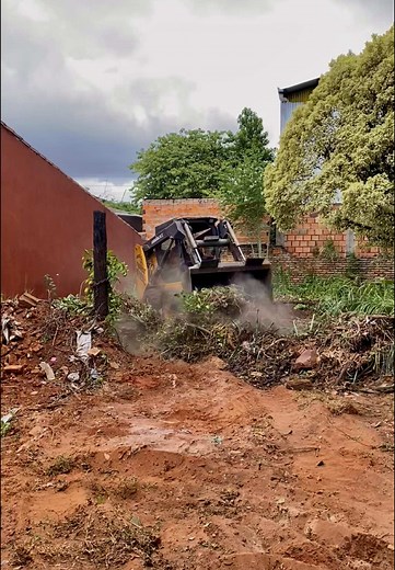 Limpieza completa de terreno!Antes y después del trabajo. Transformamos tu espacio!🚜 Consulta presupuesto al 0985793531📲 #limpiezadeterrenospy #limpieza #limpiezadeterrenos #terrenos #nivelaciondeterrenos #movimientodesuelos #arquitectura #ingenieria #paraguay🇵🇾 #flypシ #paratiiiiiiiiiiiiiiiiiiiiiiiiiiiiiii #viral #tiktok #casa