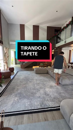 Bençãos, tirei o tapete pra limpar. | cleaning carpets