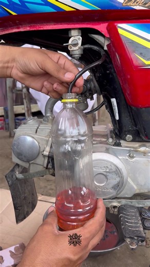 Oil change karne ka best tarika 💯✅ #fbreelsfypシ゚viralfbreelsfypシ゚viral #fbreelsfypシ゚viralシ #viralpost2シ #fbreelsfypシ゚viralシfbreelsfypシ゚ #viralpost2024シ #viralpost2024 #viralvideoシ #fbrestoration #UstadSaleem #bikeride @topfans | Ustad Saleem