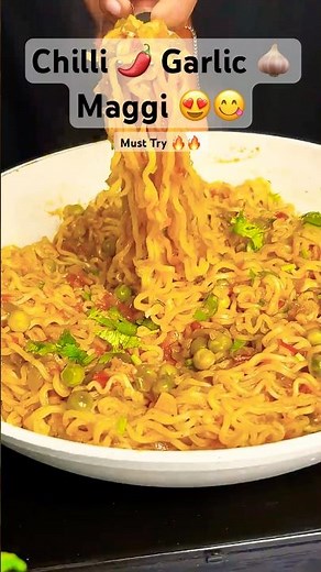 Ultimate Chilli Garlic 🧄 Maggi 🔥| Dhaba Style Masala Maggi | Spicy Street Food Maggi 🍜 #shorts