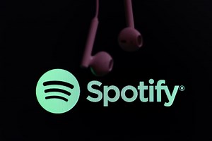 Spotify ahora trabaja con ‘Livi’, la DJ personal con inteligencia artificial