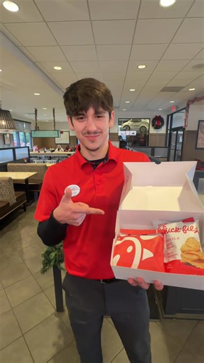 9.6K views · 60 reactions | Catering at Chick-fil-A Harper Road is so in this season  We’ve got catering trays, convenience trays, gallons of tea & lemonade, and box lunches. And when you cater box lunches, you get to keep the bag they come in! So you can be just as stylish.  | Chick-fil-A Harper Road | Facebook