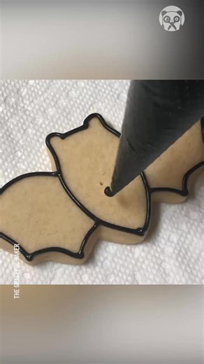 Spooky sugar cookies for Halloween - bat | Hungry Panda