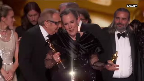 22K views · 200 reactions | "La raison pour laquelle ce film est devenu ce qu'il est...C'est Christopher Nolan. Il est unique en son genre" Le discours d'Emma Thomas à la réception de l'Oscar du meilleur film #Oscars2024 | CANAL+ | Facebook