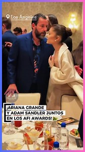 🤩🤝 ¡ARIANA GRANDE Y ADAM SANDLER JUNTOS EN LOS AFI AWARDS! 📸 ¡La foto que rompió las redes hoy! 💥 Ariana Grande y Adam Sandler fueron captados en plena charla durante el almuerzo de los AFI Awards en Los Ángeles. La estrella del pop y el ícono de la comedia compartieron un momento que tiene a todos los fans especulando. ¿De qué estarían hablando? ¿Cine, música o simplemente chistes de papá? 🤔 Dos leyendas, un solo lugar. ¡Inventa el diálogo de esta foto en los comentarios! 👇 #ArianaGrande 