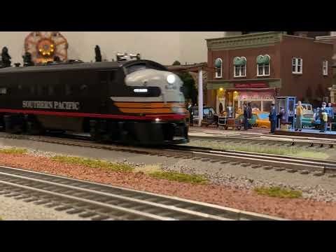 Lionel LionChief Plus 2.0 Southern Pacific Black Widow F3 AA Set 2034130