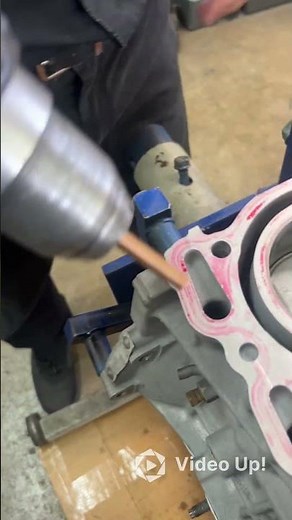 ➡️A trick to remove a broken bolt from an engine block 👀