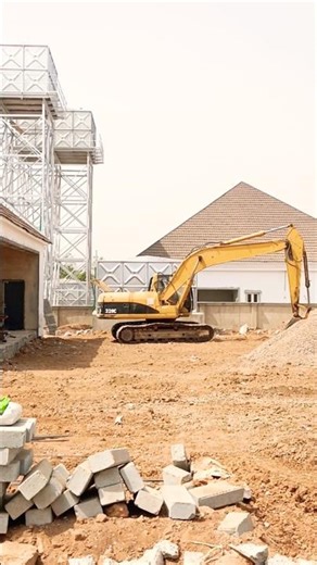 ✅✅✅✅✅✅✅✅✅✅✅✅(LEVELLING) Using an Excavator for levelling work.