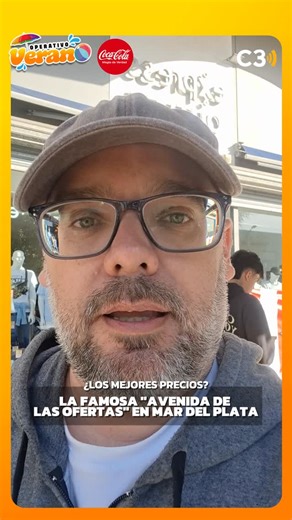 Cadena 3 Argentina on Instagram: "LA FAMOSA "AVENIDA DE LAS OFERTAS" EN MAR DEL PLATA 👚👢🤑 La avenida Juan B. Justo recorre la ciudad conectando el mar con uno de sus principales accesos y, a lo largo de aproximadamente dos kilómetros, reúne una amplia variedad de marcas de indumentaria, con fuerte presencia de tejidos. De hecho, es conocida como la “avenida del pulóver”, por la gran cantidad de locales pertenecientes a fábricas textiles. El sitio se consolida como una de las opciones más eleg