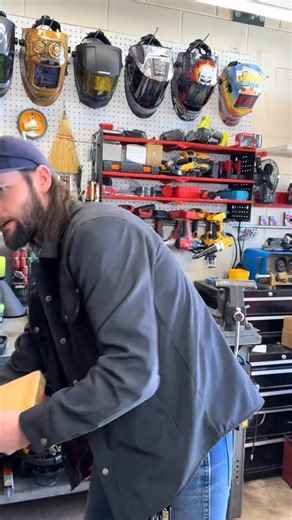 🔧✨ Don't let your toolkit fall short! Introducing the must-have addition that countless DIY enthusiasts and professionals swear by—our premium Bolt Cutters! Whether you're an avid adventurer, a dedicated DIYer, or someone who enjoys tackling home improvement projects, having a reliable pair of bolt cutters can save you from unexpected challenges. 🚀🔗 Imagine the power to effortlessly conquer through tough locks, chains, fencing, and more—right at your fingertips! These powerhouse tools promise