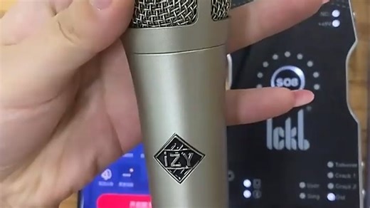 新款声卡性能升级，音质体验全面优化，搭载高效驱动芯片，录音更清晰、延迟更低，满足直播、K歌、游戏多场景需求，即插即用，兼容主流设备，带来沉浸式音频享受。