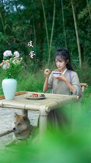 Century eggs, originating from the Tang and Song dynasties, are a non-material cultural heritage food with a history spanning over a thousand years. Century eggs undergo nine processes and have a history of over a thousand years. This video showcases the complete traditional production process of century eggs with a pine-flower pattern and golden lava filling. Century eggs, as a food with a long history... | Nooothing