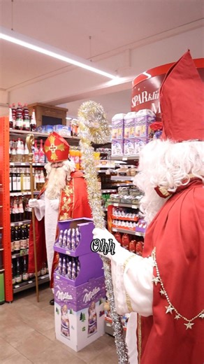 Das sieht man auch nicht jeden Tag… Niko und Laus geben sich bei uns im Spar Schwaiger die Ehre – pünktlich zur schönsten Zeit des Jahres. 👉 Sichert euch jetzt noch eure Nikolaus- oder Krampus-Schokolade, solange der Vorrat reicht! Wir wünschen euch einen braven Nikolaus und eine wunderbare Adventzeit. Euer Team vom Spar Schwaiger 💛✨ Der Inhalt dieses Videos gibt nicht die Meinung der österreichischen Spar AG wieder, sondern ausschließlich jene der Michael Schwaiger e.U. #sparschwaiger #schoko