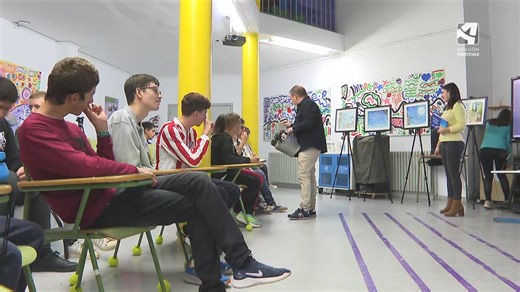 🎯 El arte llega hasta las aulas de educación especial de Teruel y Andorra. Sus alumnos participan estos días en un taller inclusivo donde la lectura, la pintura y hasta el reciclaje sirven de estímulo para desarrollar sus emociones. 📖 Como punto de partida, un cuento y sus ilustraciones. | Aragón Noticias