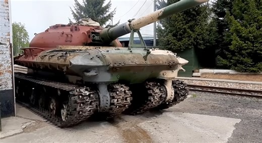 Kigördült az oroszok atombiztos tankja