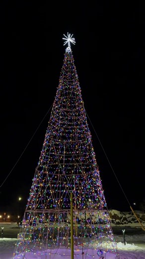 Looking for a festive night out? The Festival of Lights at Science North & Dynamic Earth is the perfect winter stroll. ❄️✨ Wander through the outdoor displays, snap some photos, and soak in the holiday atmosphere. Open 7 days a week, 5 pm–10 pm, until January 6, 2026. 📍 Science North parking lot, 100 Ramsey Lake Road 🎟 Admission by donation (Proceeds from the Festival of Lights are donated to underprivileged children in Sudbury through the Sudbury Charities Foundation) | Sudbury Tourism