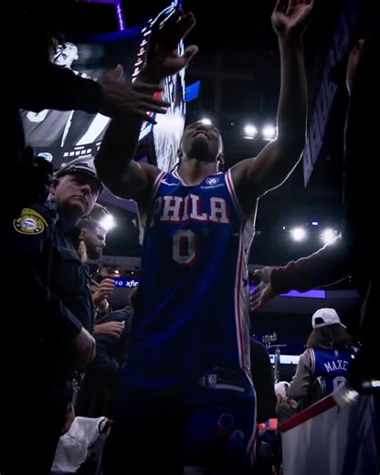 15K views · 268 reactions | Only 2 players in Philadelphia 76ers history have started a season with 6 straight 25+ point games  1. Allen Iverson (2005-06) 2. Tyrese Maxey (2025-26) Catch Maxey and the Sixers in action against the Chicago Bulls, later at 9:00 AM ⌚️  Fastbreak to MVP savings with 35% OFF on NBA League Pass for new subscribers  https://bit.ly/NBAPHLeaguePassSoS #NBAPhilippines #NBASpotlight #NBALeaguePass | NBA Philippines | Facebook