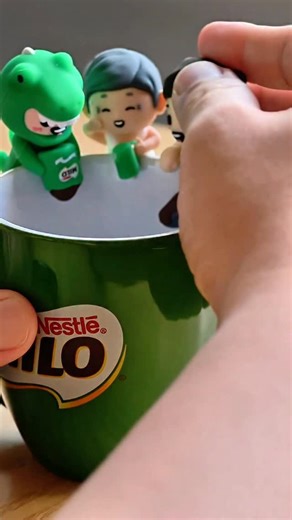 Cutest MILO collab ever?! 🥤 This might just be the most adorable MILO blind box yet! Each S$4.80 set gets you a blind box, black sesame toast, 2 eggs and a hot MILO — only at Kopitiam Kopi Kiosk and The Kiosk stores till end October 2025. From Ah Gong & Mei Mei making MILO to Ah Boy drinking from the MILO van, every detail is spot on. Will you collect all 5? Don’t say BOJIO! #milo #cute #collectibles #blindbox #singapore #milosg #kopitiam #localfood #sgfood #sgfoodie #reels #food #foodie | SUPE