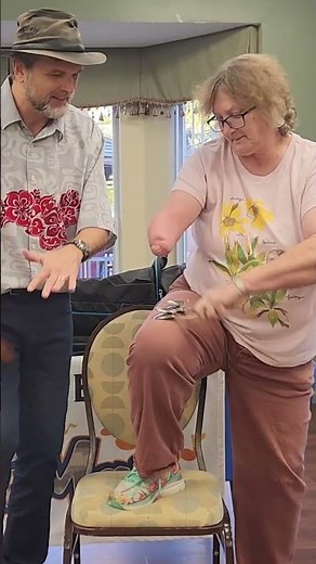 Cindy Smith (The One Handed Spoon Player) playing 2 sets of spoons with me #spooned #getspooned #rap