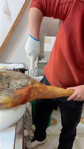Watch a Butcher Reveal the Inside of This $1,000 Ham! 🔪🔥#butcher #ham #jamon #charcuterie