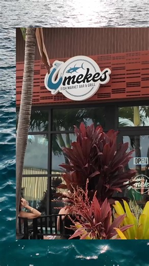 Fresh poke. Served how it should be—simple, cold, and made to order. Umekes Fish Market is five minutes from Pacific 19, but you’ll probably smell the limu before you see the sign. Line up, choose your bowl, and don’t skip the sides (mac salad, lomi, or a little wasabi crab). This isn’t fancy. It’s everyday food, done right. Fish comes in daily. Recipes come from home. The kind of spot where locals and visitors stand shoulder to shoulder, reading the board, making choices, always coming back. Bu