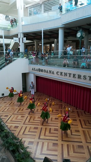 Hula Show at Ala Moana Center 01. Honolulu, Hawaii. 🥰😎 09.2025 #hulashow #huladancer #huladance #hula #dancer #dance #hawaiidance #culture #art #beautiful #love #alamoanacenter #alamoana #ハワイ #ハワイ旅行 #hawaii #oahu #hawaiitravel #hawaiilife #followus #allyhawaii #ellievloghawaii | Ally Hawaii