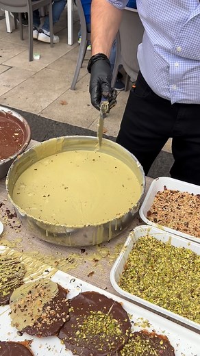 Torta battuta al pistacchio 💚 Ottobrata edition💚😍 #dolceriatorrisi #perte #tortaalpistacchio #pistacchio | Dolceria Torrisi